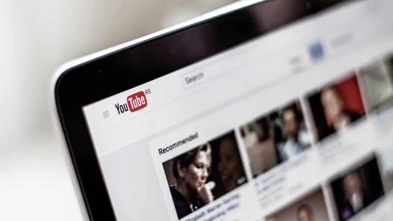 YouTubeの画面が小さくなった原因と直し方を端末別にわかりやすく解説